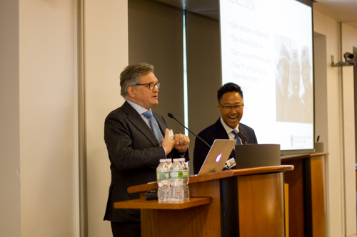 Dr. Roger Härtl fields questions with Dr. Kee Park