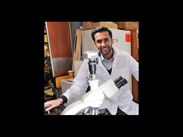 Ranjodh Singh, a medical student research fellow in Dr. Souweidane's laboratory