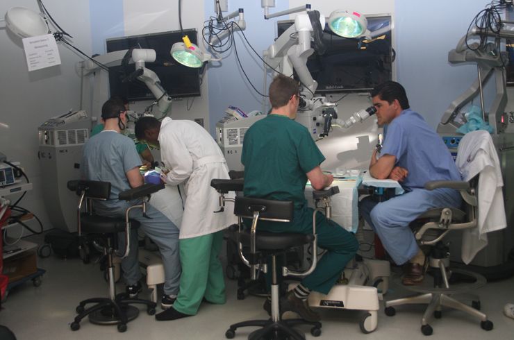 Teaching microsurgical techniques in the Surgical Innovations Lab